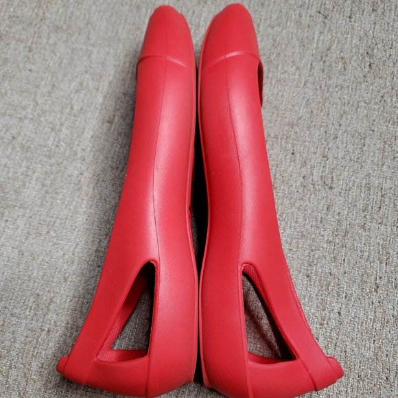 CROCS Iconic SIENNA Size 11 Comfort FLATS Red FLAME Lightweight CASUAL Ballet - Picture 2 of 8